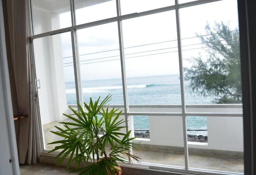 The Stables Hotel Midigama