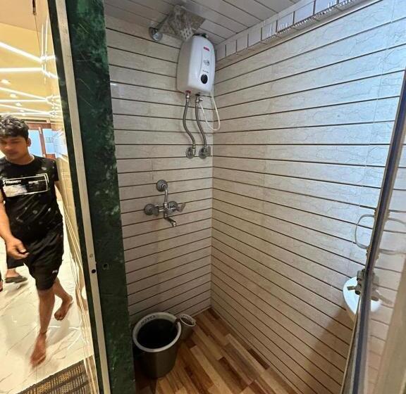 هاستل Sai Sharan Dormitory Near Dadar Railway Station