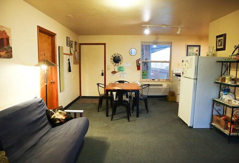 Ashland Commons Hostel