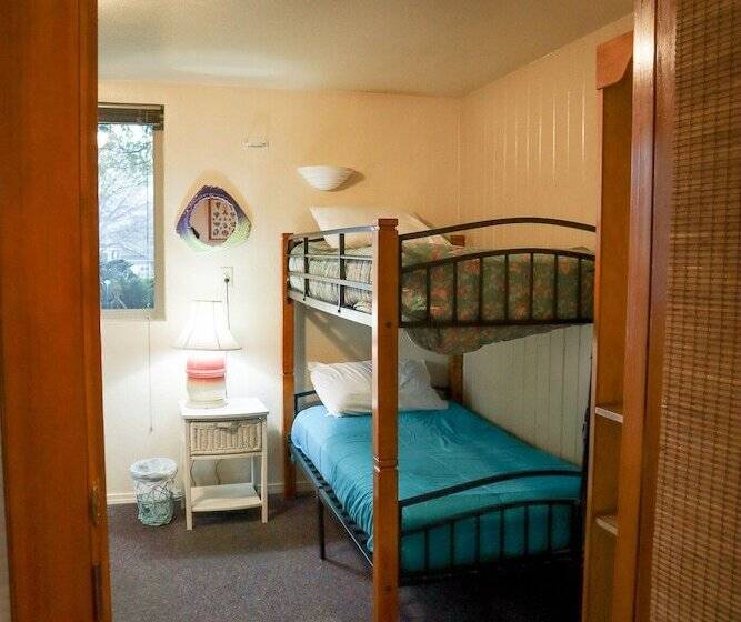 Ashland Commons Hostel