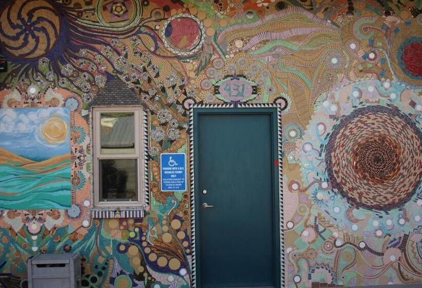 Ashland Commons Hostel