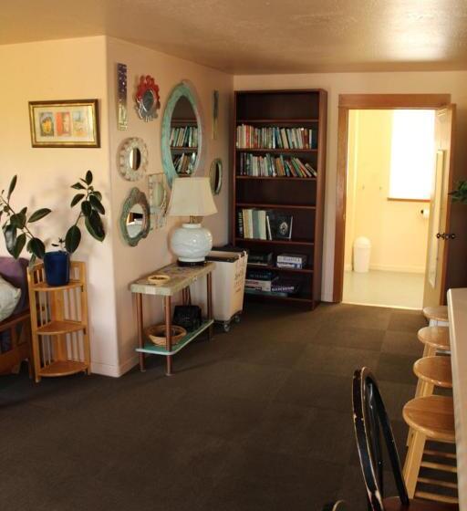 Ashland Commons Hostel