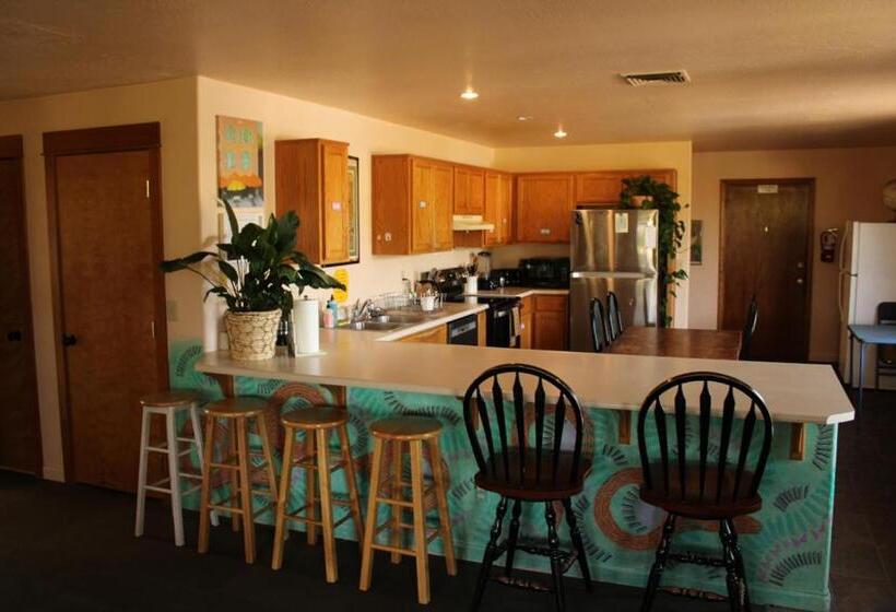 Ashland Commons Hostel