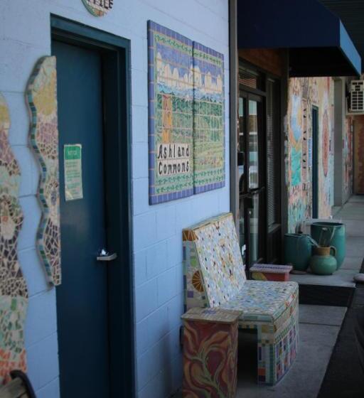 Ashland Commons Hostel