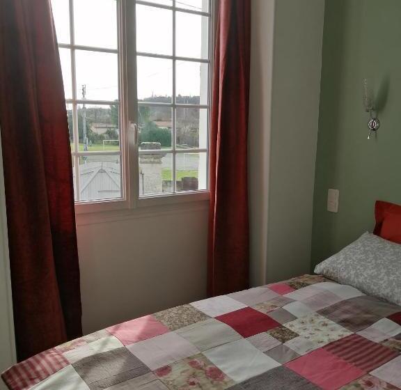 住宿加早餐  Au Logis De Véchillot