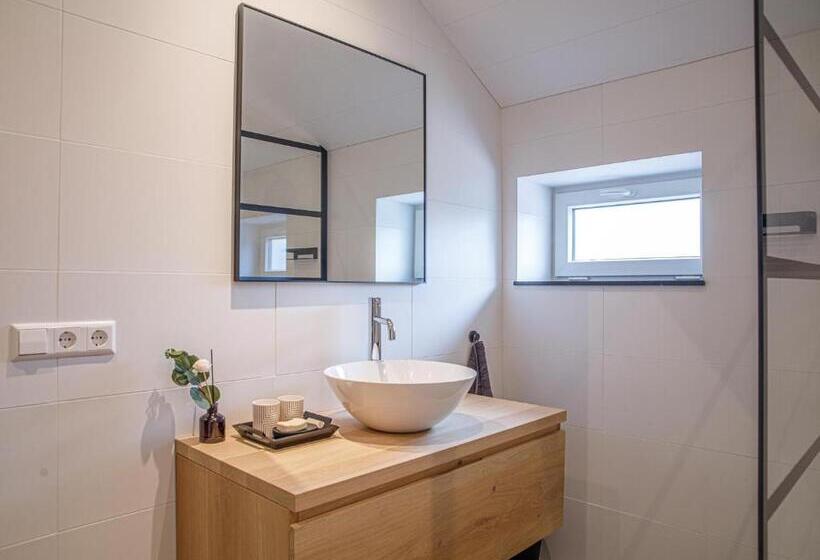 تختخواب و صبحانه Barn24   The Sty