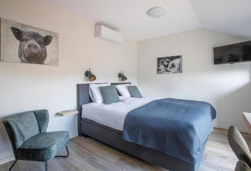 تختخواب و صبحانه Barn24   The Sty