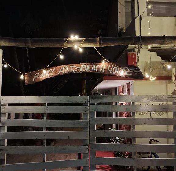 مبيت وإفطار Funky Art Beach Home