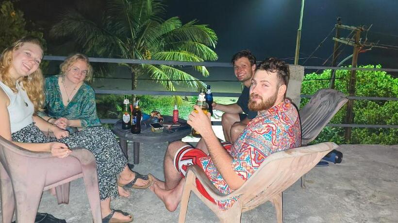 مبيت وإفطار Funky Art Beach Home