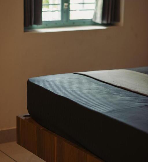 تختخواب و صبحانه Paddlecult Surf Retreat