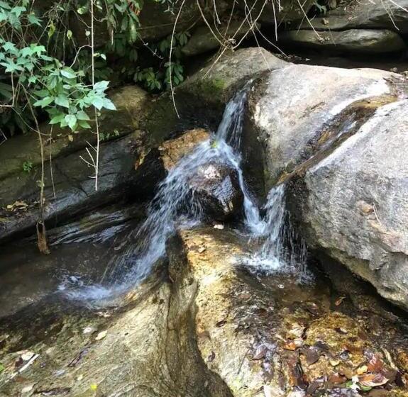 בית מלון כפרי Adis Home  With Waterfalls