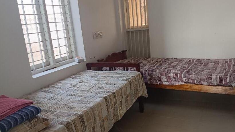 فندق Beach Vibe Hostel