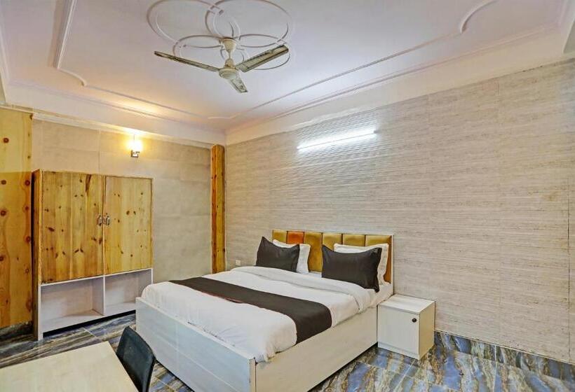 Отель Big Bang Near Delhi Airport