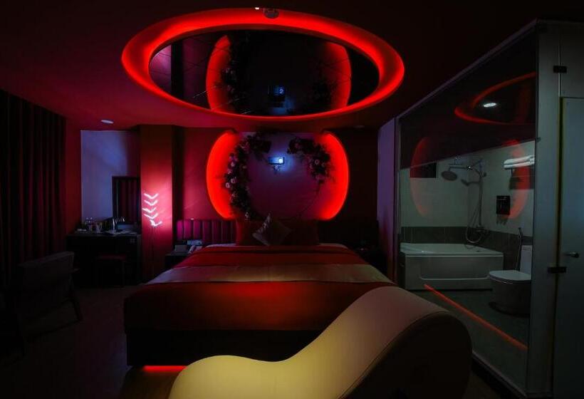 هتل Chiic House 5   Khách Sạn Tình Yêu