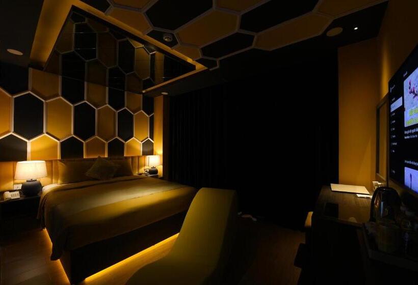 هتل Chiic House 5   Khách Sạn Tình Yêu