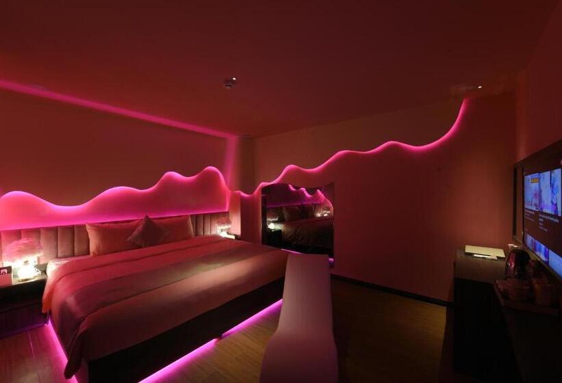 هتل Chiic House 5   Khách Sạn Tình Yêu