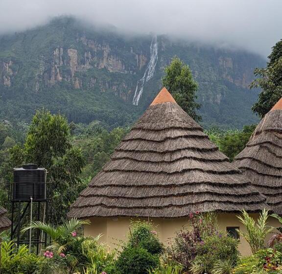 هتل Cwmbale Eco Safari Lodges, Restaurant And Zoo