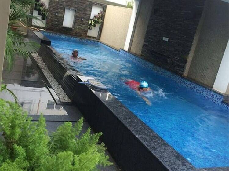 Отель Big Bang Near Delhi Airport