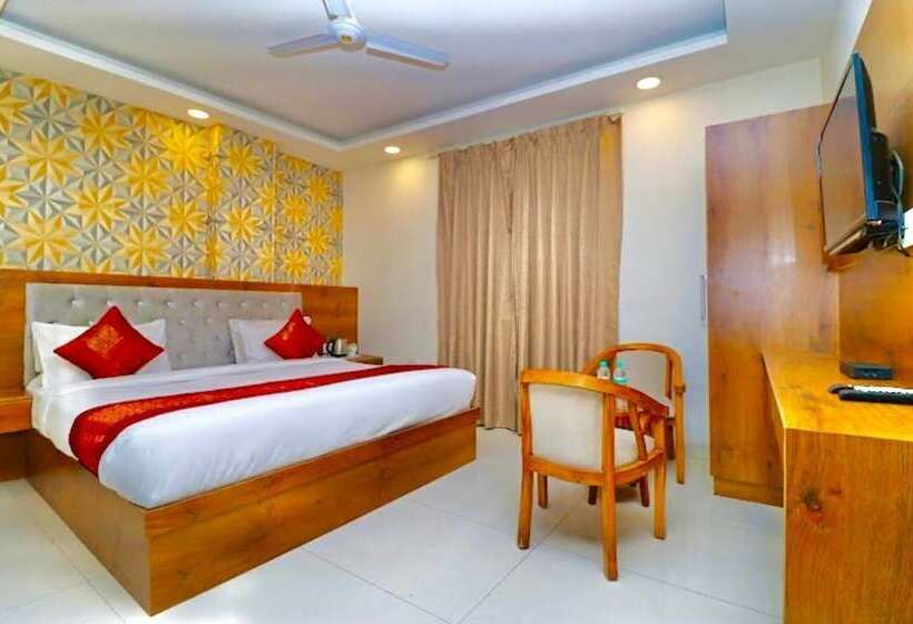 Отель Big Bang Near Delhi Airport