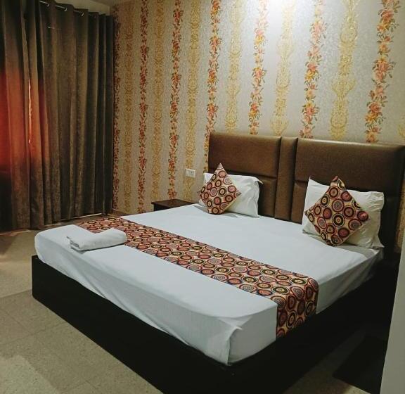 Отель Big Bang Near Delhi Airport