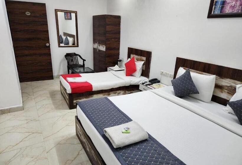 Отель Big Bang Near Delhi Airport