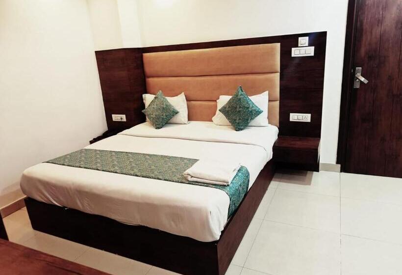 Отель Big Bang Near Delhi Airport