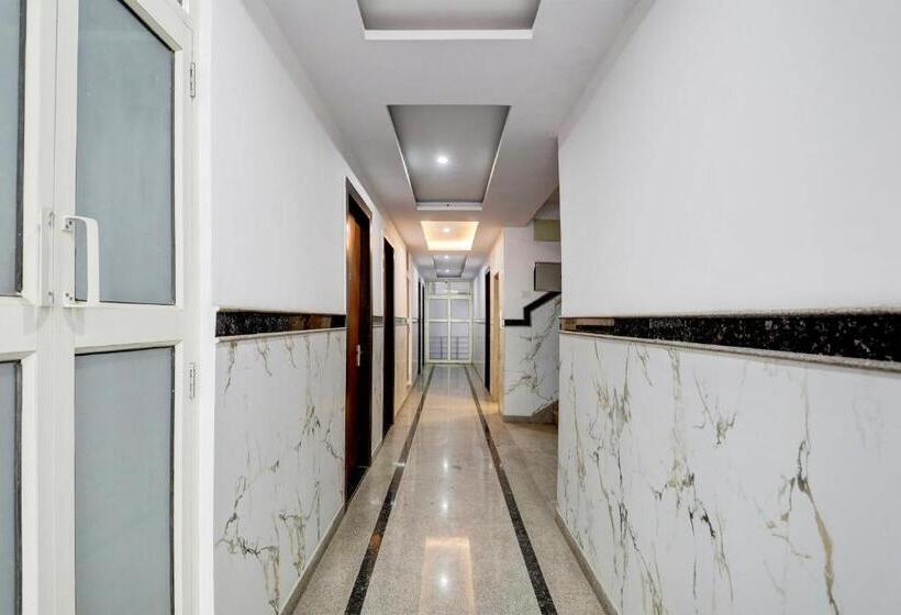 Отель Big Bang Near Delhi Airport