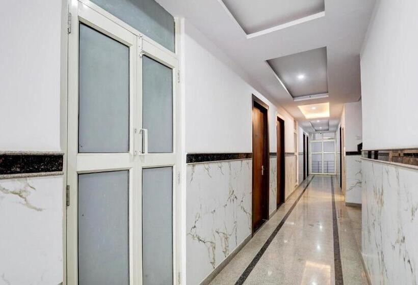 Отель Big Bang Near Delhi Airport