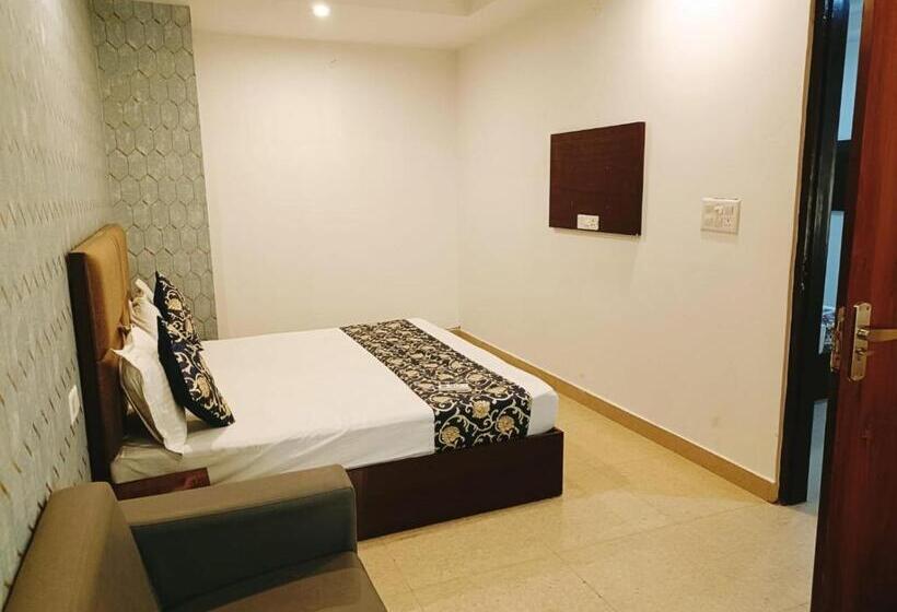 Отель Big Bang Near Delhi Airport