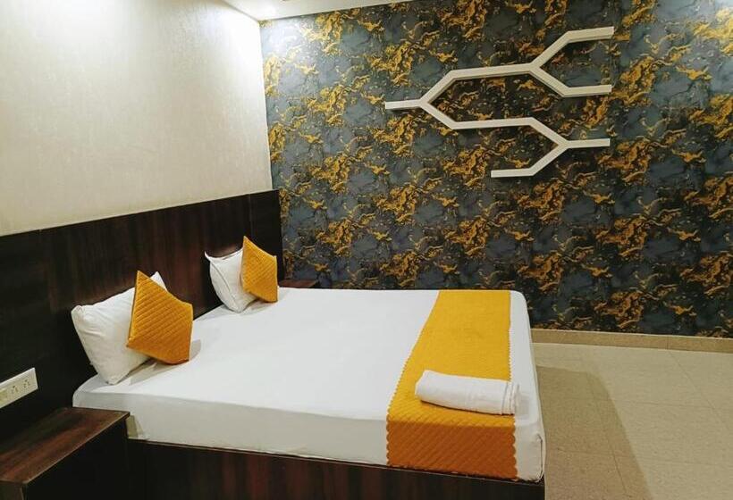 Отель Big Bang Near Delhi Airport