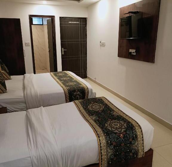 Отель Big Bang Near Delhi Airport