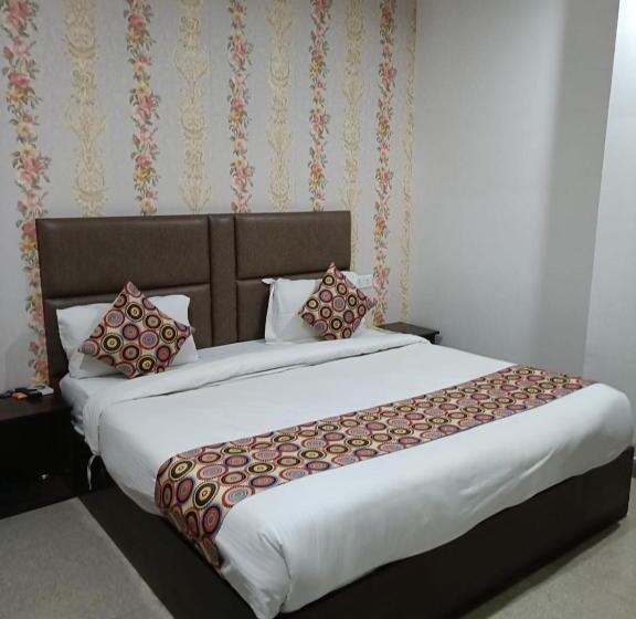 Отель Big Bang Near Delhi Airport