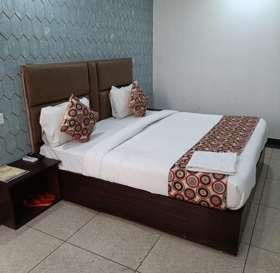 Отель Big Bang Near Delhi Airport