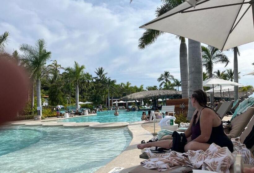 هتل Grand Luxxe With Free Golf