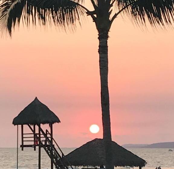 هتل Grand Luxxe With Free Golf