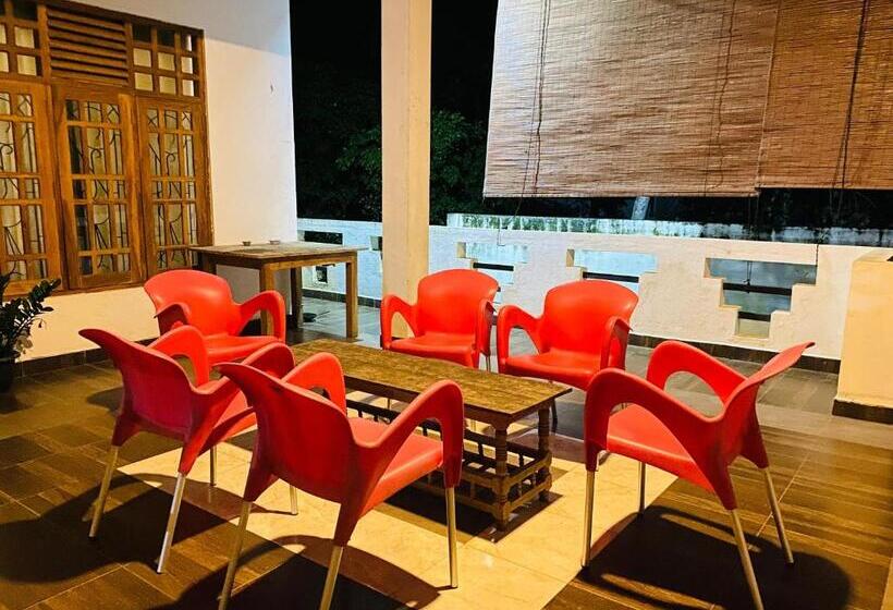 ホテル Happy Resort Yala