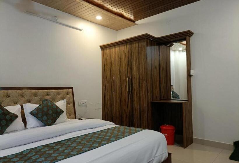 Отель Karol Valley