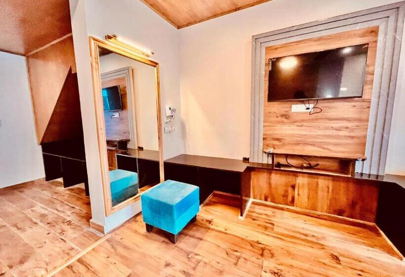 فندق Rockland Cottage, Manali   Centrally Heated & Air Cooled Premium Rooms