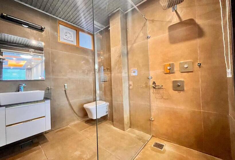 فندق Rockland Cottage, Manali   Centrally Heated & Air Cooled Premium Rooms