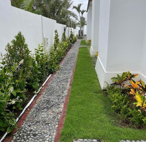 בית מלון כפרי Rejuvenate Resort And Restaurant