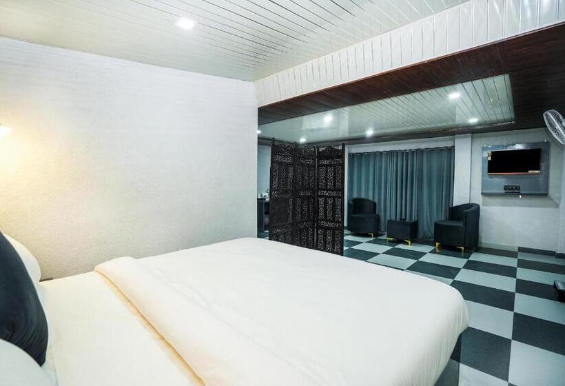 בית מלון כפרי The Forest Lake View Resort