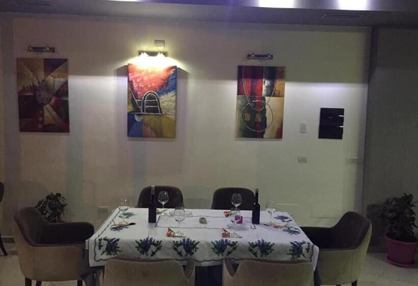 בית מלון כפרי Zogu