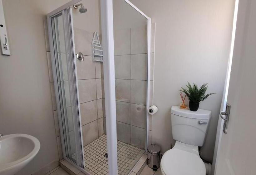 פנסיון Chrisserus Guest Rooms