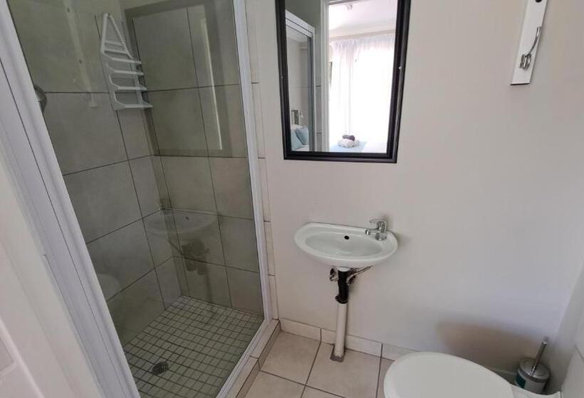 פנסיון Chrisserus Guest Rooms