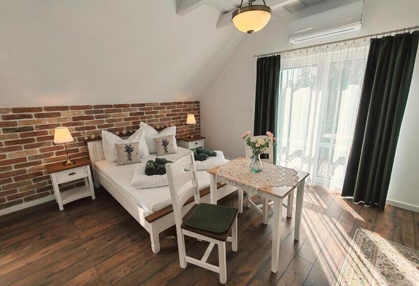 膳宿费 Elisoria Superiors