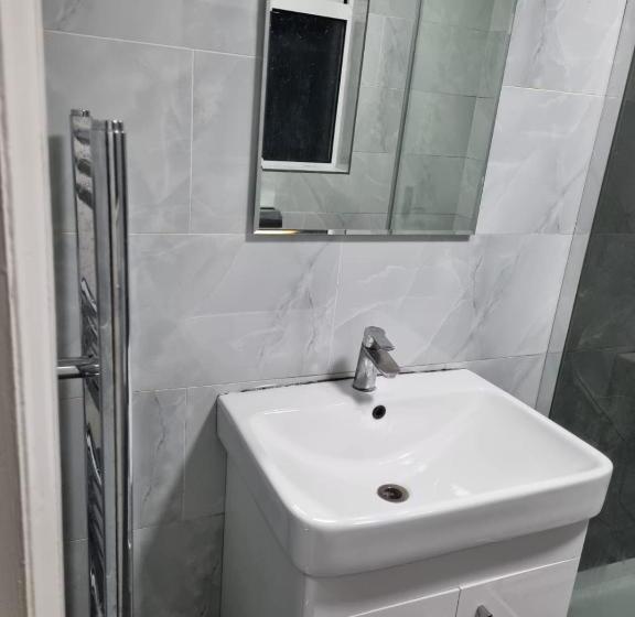 پانسیون Home Away From Home