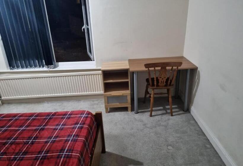 פנסיון Home Away From Home