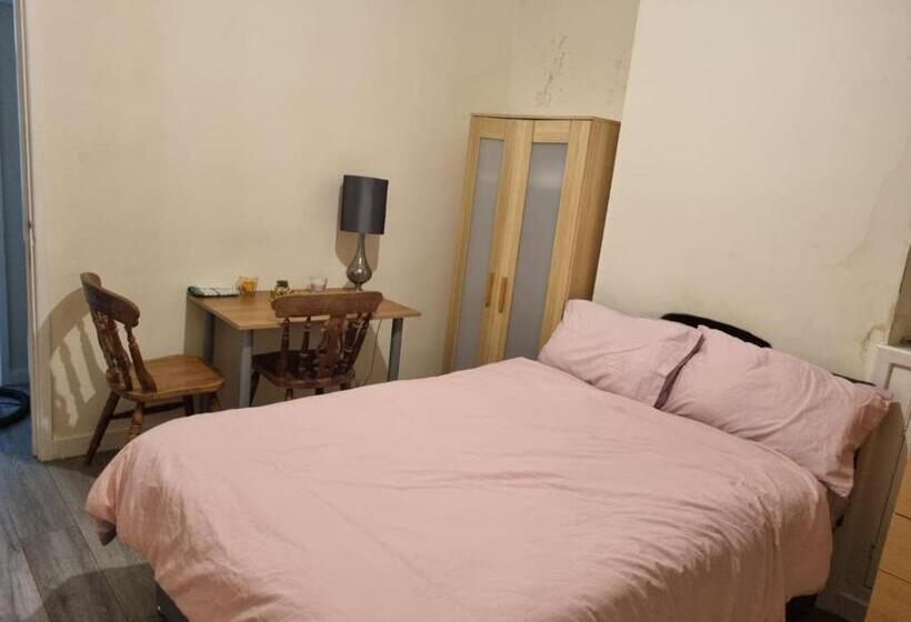 פנסיון Home Away From Home