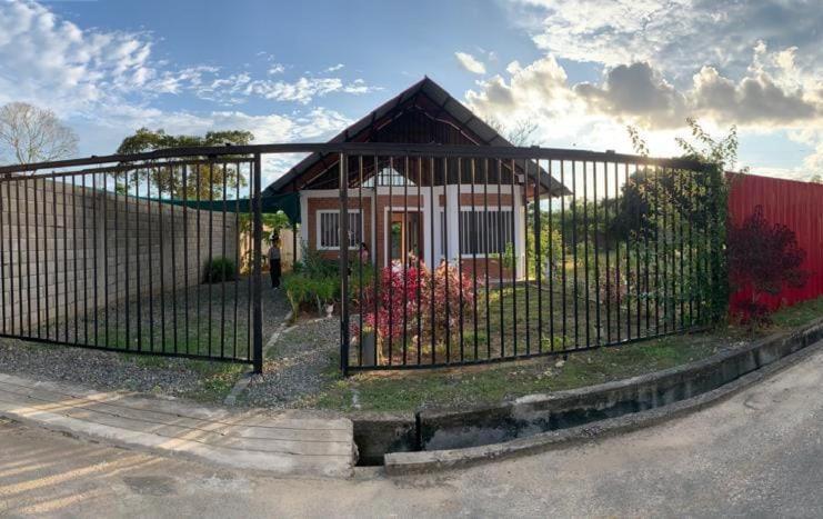 پانسیون Hospedaje La Esmeralda De San Borja