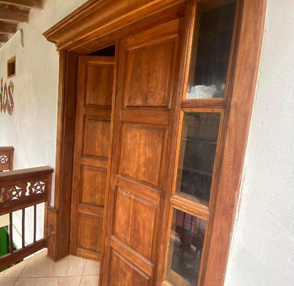 펜션 Hostal Cabecirrufa